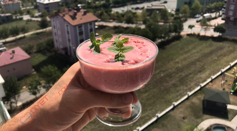 Muzlu Çilekli Fit Dondurma 1 az kalorili fit dondurma
